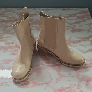 GUC Seychelles Far-Fetched Moc Crocodile Cream Heeled Ankle Boots Pull On Sz 10